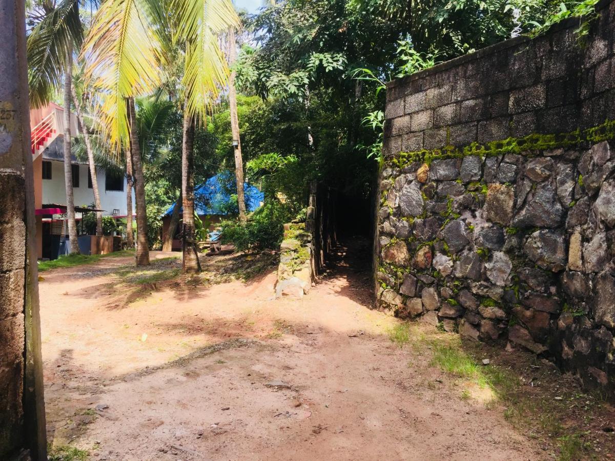 Ganesh House Ayurveda Homestay โกวาลัม ภายนอก รูปภาพ