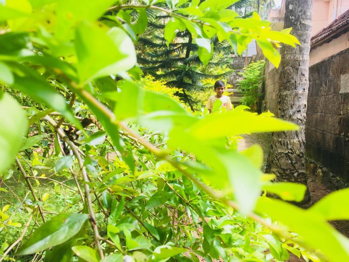 Ganesh House Ayurveda Homestay โกวาลัม ภายนอก รูปภาพ